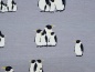 Mobile Preview: Hochwertiger Baumwolljersey ✂ grau mit Pinguin-Familie. Hohe Qualität ✓ kuschelig ✓ elastisch ✓ knitterarm ✓ 1038-1
