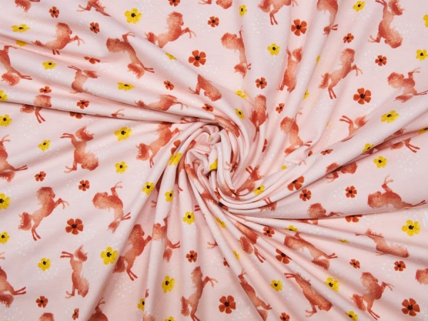 Hier kaufen: Hochwertiger Baumwolljersey ✂ rosa mit rotem Pferd und roten und gelben Blumen. Hohe Qualität ✓ kuschelig ✓ elastisch ✓ knitterarm ✓ -1037-4