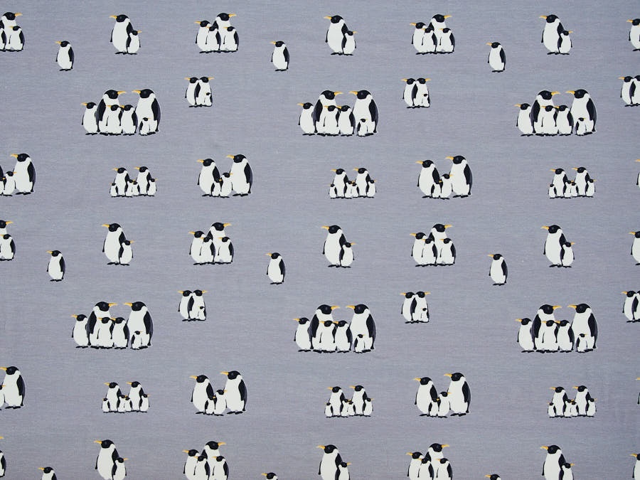 Hochwertiger Baumwolljersey ✂ grau mit Pinguin-Familie. Hohe Qualität ✓ kuschelig ✓ elastisch ✓ knitterarm ✓ 1038-1